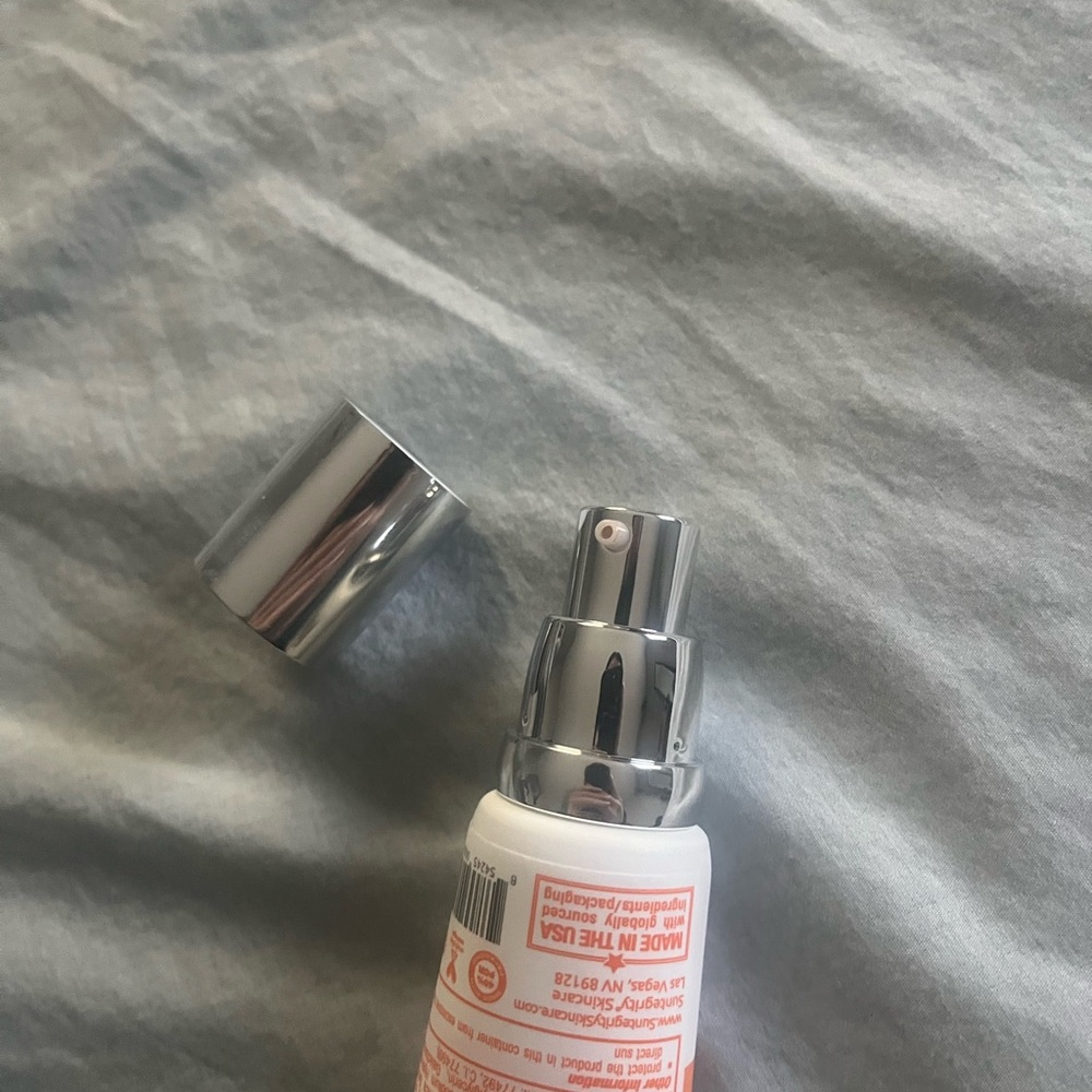 Suntegrity 5-in-1 Tinted Sunscreen Moisturizer - SPF 30,l - Picture 3 of 5